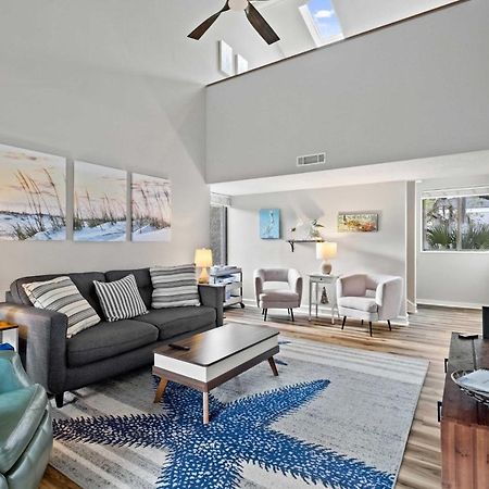 Coastal Oasis With Pool - Walk To Coligny Beach Park Hilton Head Island Eksteriør billede